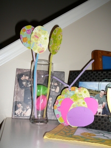 And more Happy Easter crafts.... amazing what you can do with some construction paper and scissors .....